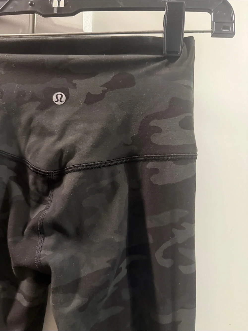 Lululemon Women’s Size 0 High Rise Leggings Black Camo Full Length